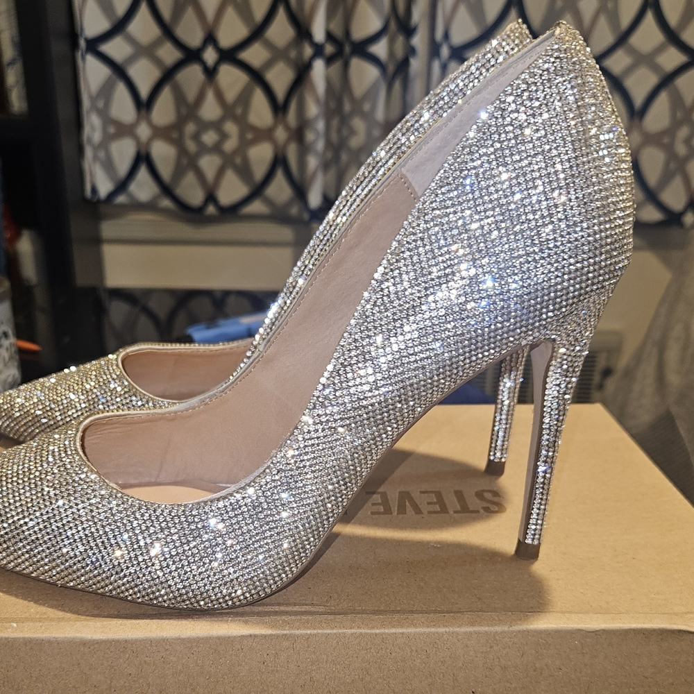 Womens Size 11. Steve Madden Sparkling Silver Heels